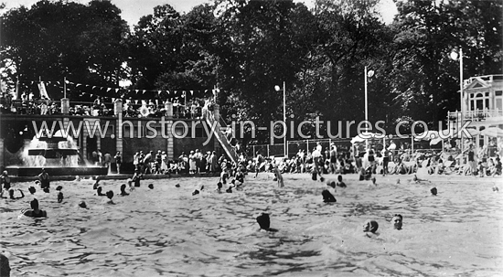 Swimming Pool, Havering Court, Havering-atte-Bower, Essex. c.1930's.